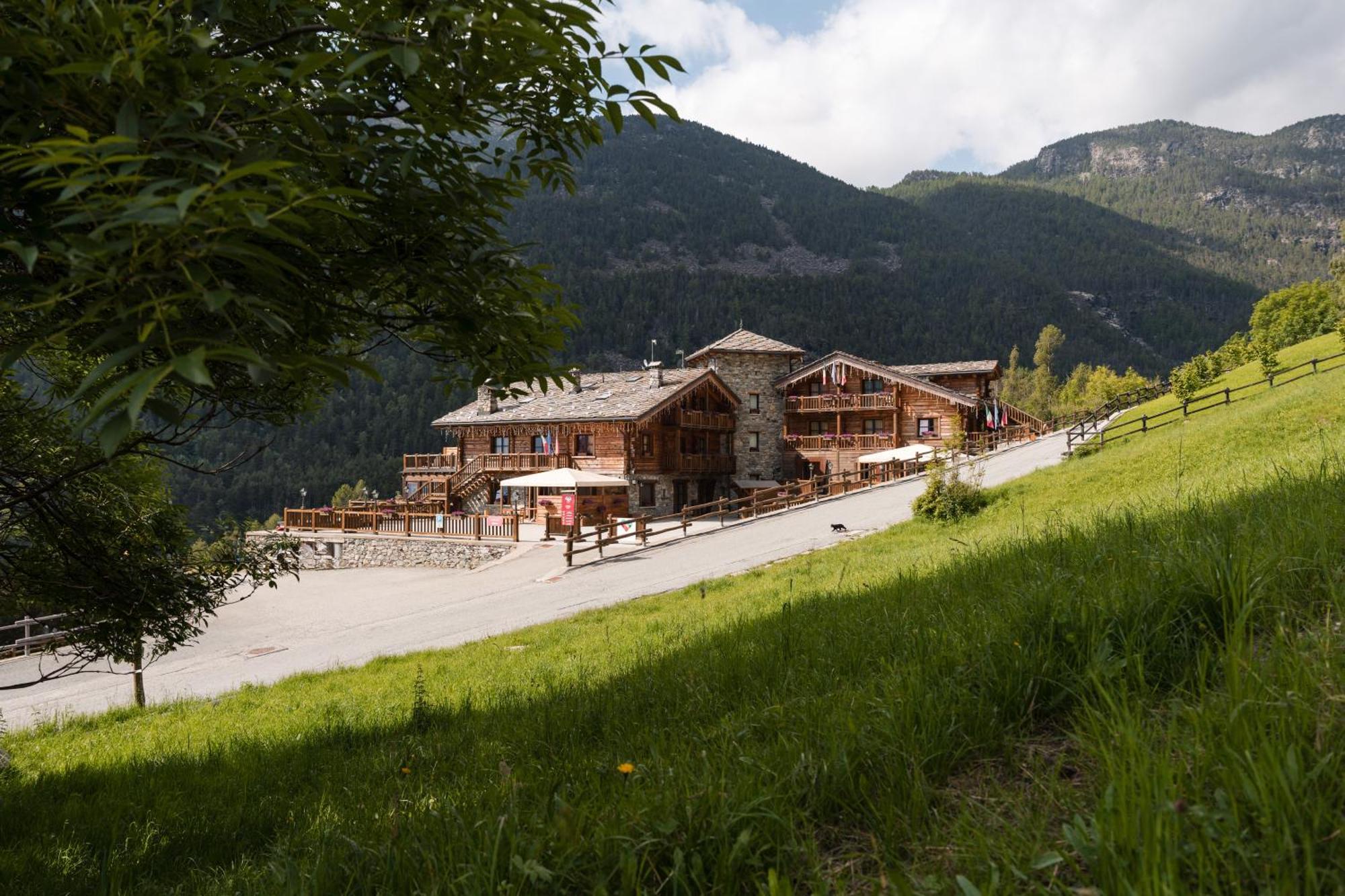 ホテル Silou Retreat Champdepraz エクステリア 写真
